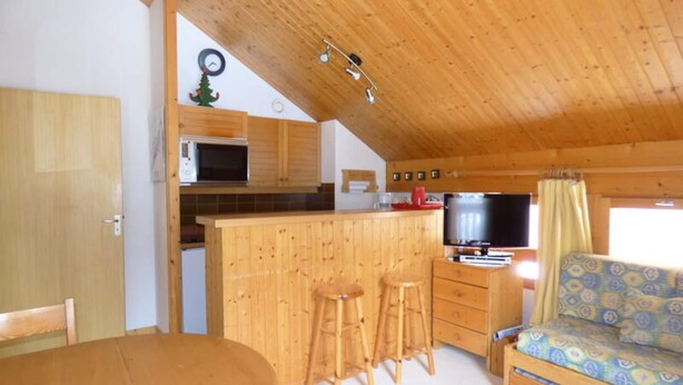 Living area - 3-room Apartment Located in Meribel Altiport at the Foot of the ski Slopes and Close to the Golf Course (Les Allues)