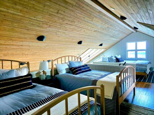 Beachfront cabin, dock, water views