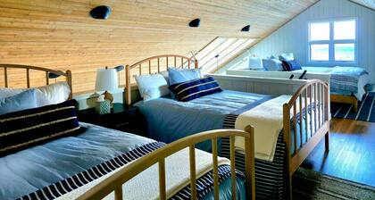 Beachfront cabin, dock, water views