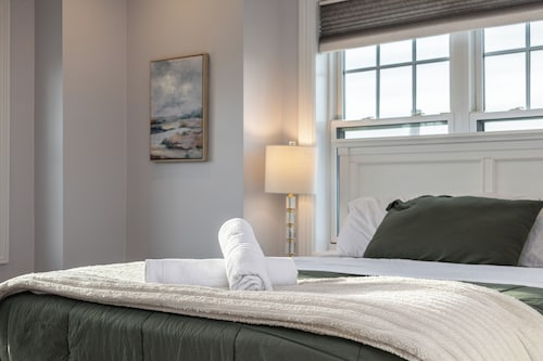 NEW -Entire Place-Laundry In Unit -Family Friendly