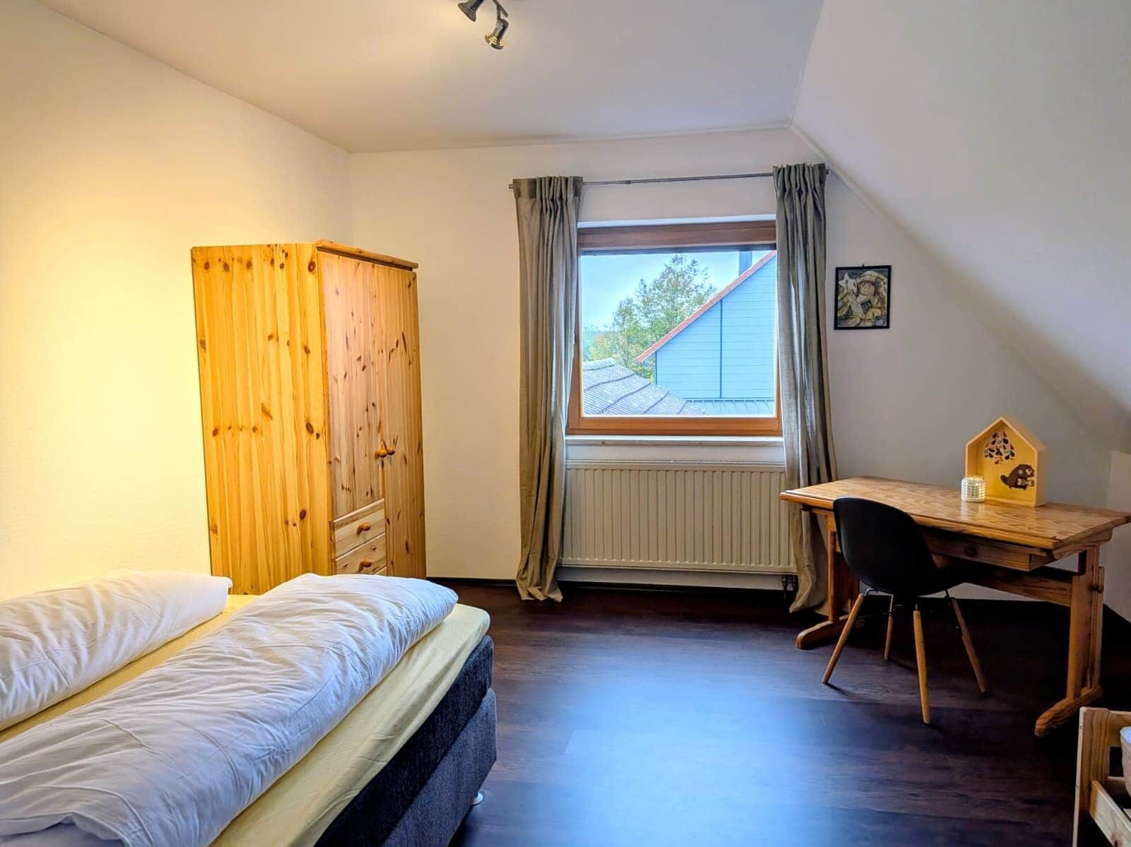 Schlafzimmer 2 