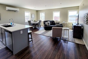 TV - The Front St Lofts, sleeps 8 (Poulsbo)