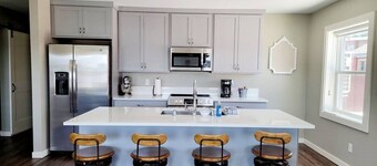 The Front St Lofts, sleeps 8