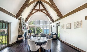 المنشأة من الداخل