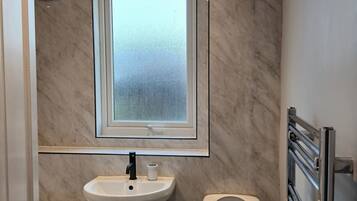 Combined shower/bathtub, deep-soaking bathtub, hair dryer, towels