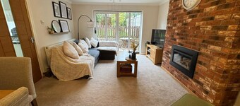 Modern 3 bedroom House very close to Birmingham City Centre -Contractors Welcome