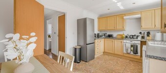 Turret Lane Haven | Home for 9 with Parking for 2