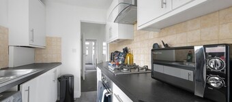 Modern Victoria Rd Home with Free Parking