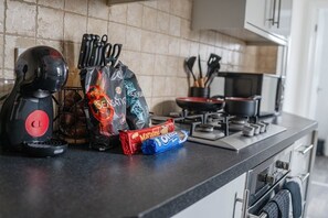 ثلاجة، ميكروويف، فرن، موقد طهي مسطح