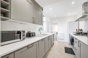 Fridge, microwave, oven, coffee/tea maker