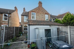 المنطقة المحيطة بالمنشأة