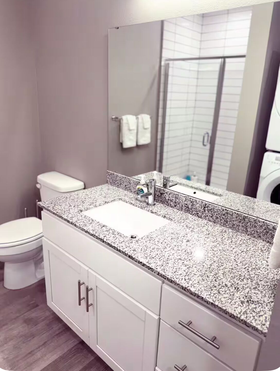 吹风机、毛巾、肥皂、卫生纸