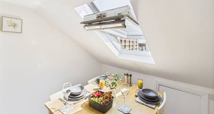 4BR Modern Family House- Piccadilly Line - Sleeps 9-Near Wood Green Tube