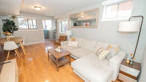 Smart TV - 2BR Highlands Hideaway (Denver)