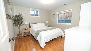 2 عدّة غرف نوم وواي فاي وملاءات أسرّة