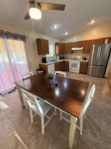 Charming 3-bedroom home in peaceful Waterford near Cass Lake