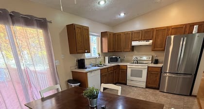 Charming 3-bedroom home in peaceful Waterford near Cass Lake