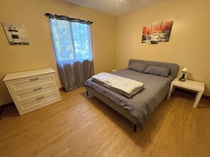 3 bedrooms, iron/ironing board, WiFi, bed sheets