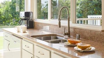 Family Suite, 1 King Bed with Sofa bed, Non Smoking, Patio | Private kitchen | Full-sized fridge, microwave, oven, stovetop