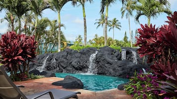 2 من حمّامات السباحة الخارجية