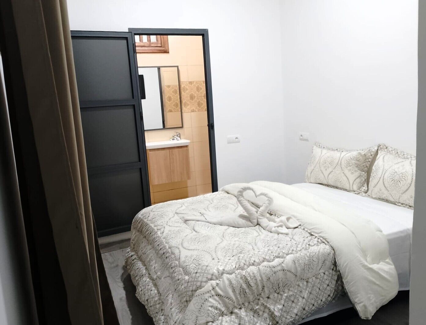 Basic-Zimmer, 1 Queen-Bett | Kostenloses WLAN