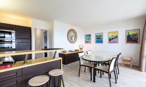 Apartment | Dining - 4-room Apartment for 8 People With Magnificent sea View - Selection (Saint-Raphael)
