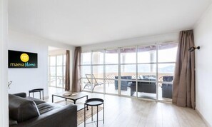 Apartment | Living area - 4-room Apartment for 8 People With Magnificent sea View - Selection (Saint-Raphael)