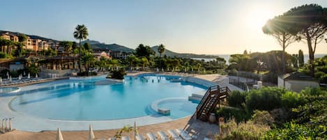Apartment | Pool | Outdoor pool