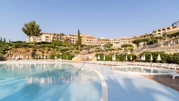 Apartment | Pool | Outdoor pool