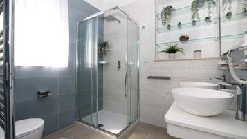 Deluxe Villa, Balcony, Sea View | Bathroom