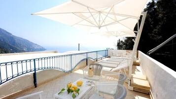 Villa Deluxe - balkong - havsutsikt | Terrass/Patio