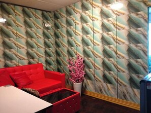 Gemeinsamer Schlafsaal, 2 Schlafzimmer, Raucher, Balkon | Wohnzimmer