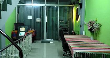 Room-a Classic Hostel Next to W District