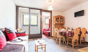 Living area - Functional Apartment Ski-in/ski-out Access West-facing Balcony/loggia (Les Belleville)