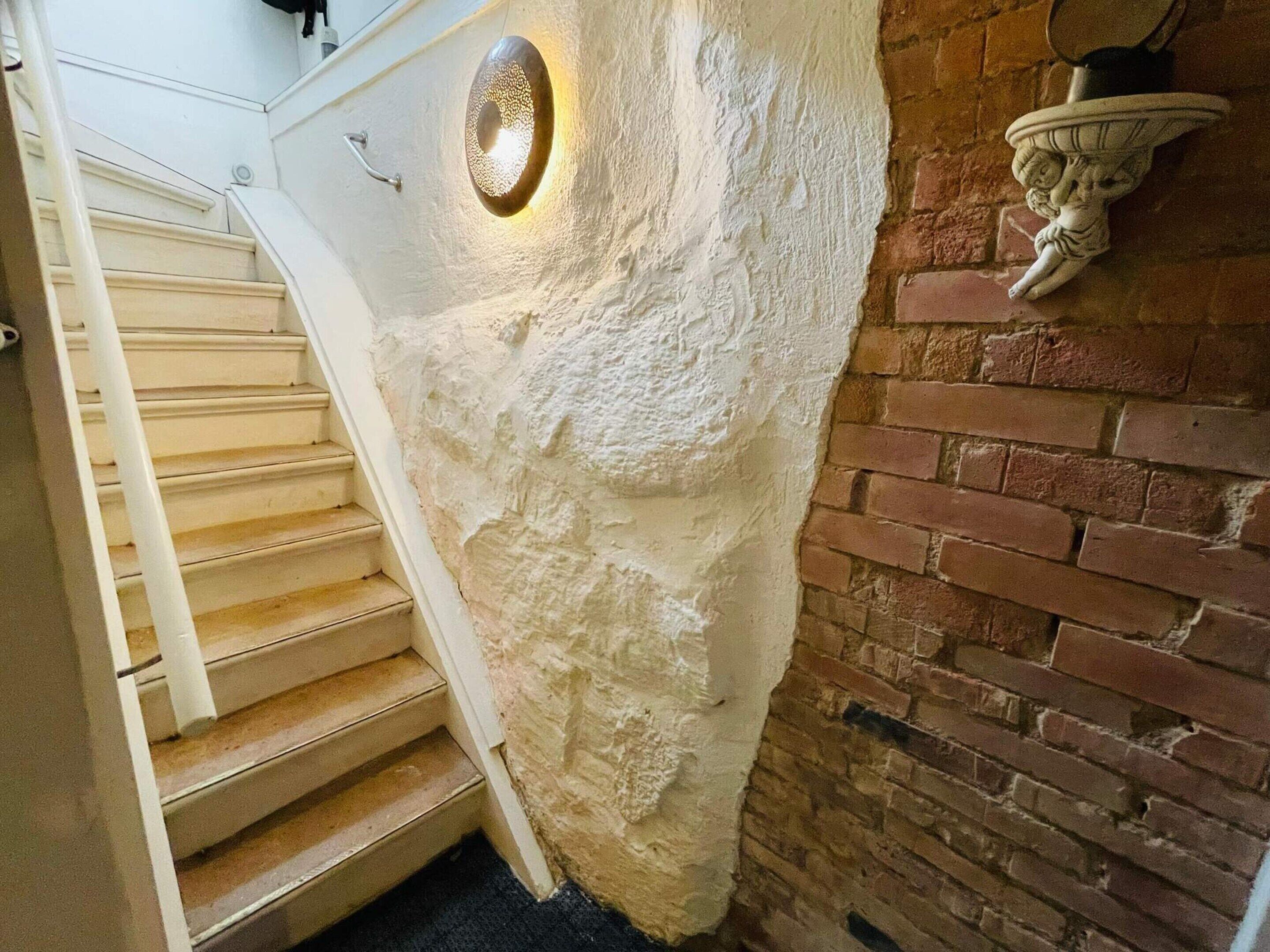 المنشأة من الداخل