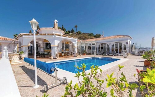 Casa Lena del Sol. 10' from the coast with unparalleled ocean views