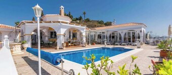 Casa Lena del Sol. 10' from the coast with unparalleled ocean views