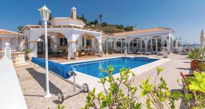 Casa Lena del Sol. 10' from the coast with unparalleled ocean views