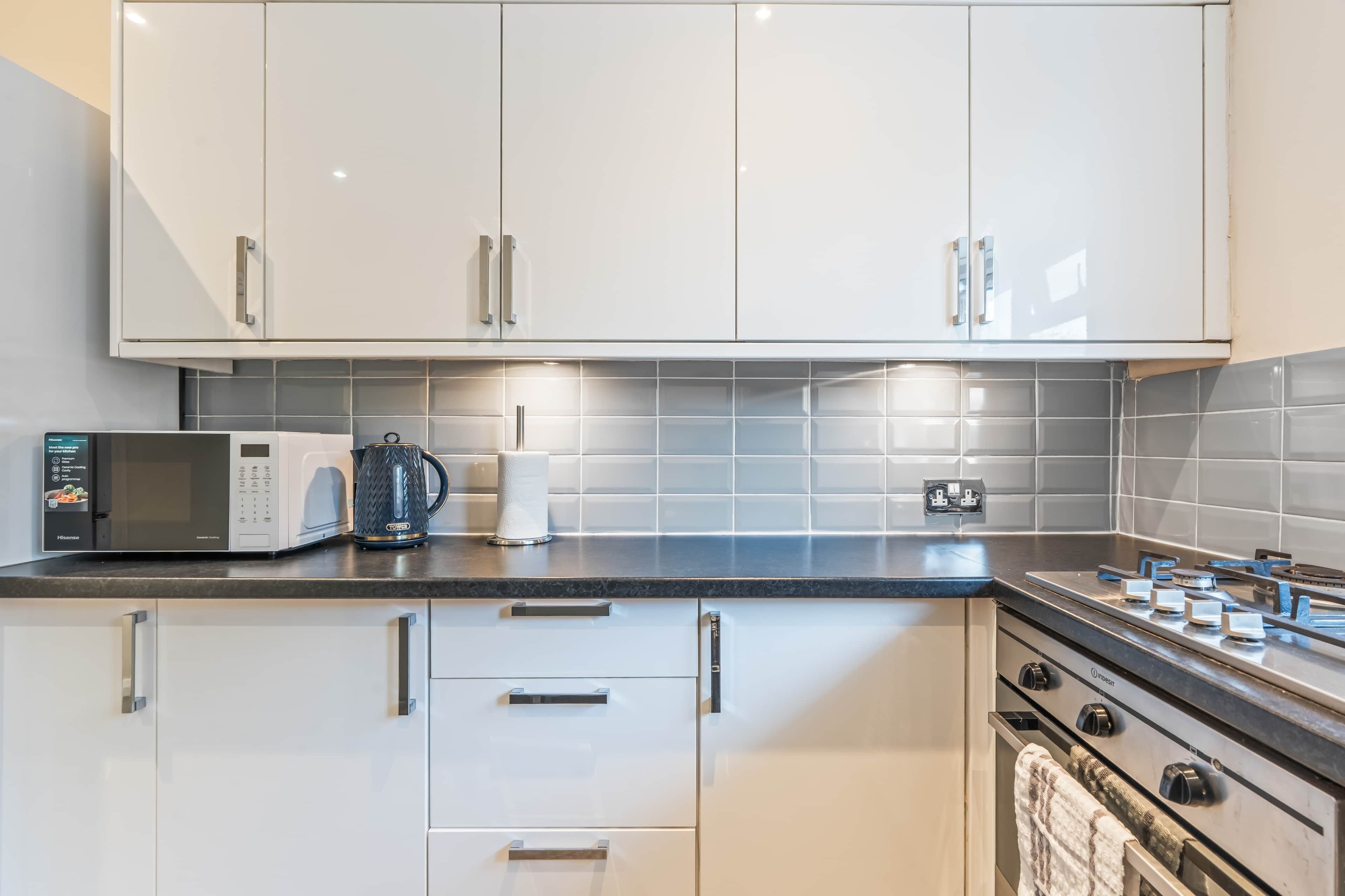 Kjøleskap og kokeplater