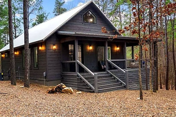 Charming modern cabin nestled in the pines of Broken Bow.
