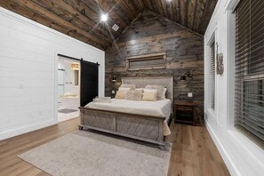 Iron/ironing board, free WiFi, bed sheets - Private Cabin with Sauna & Hot Tub (Broken Bow)