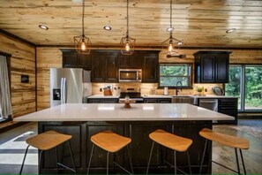Fridge, microwave, oven, stovetop - Broken Bow Luxury Cabin | Hot Tub | Game Room (Broken Bow)