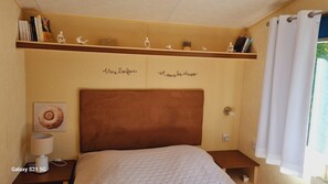 2 bedrooms, iron/ironing board, travel cot, free WiFi