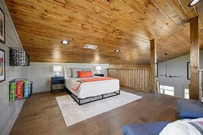 2 多间卧室、熨斗/熨衣板、旅行婴儿床、WiFi