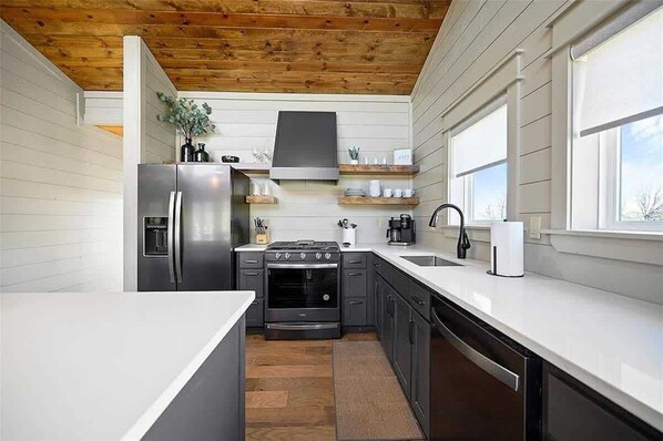 冰箱、微波炉、烤箱、炉灶