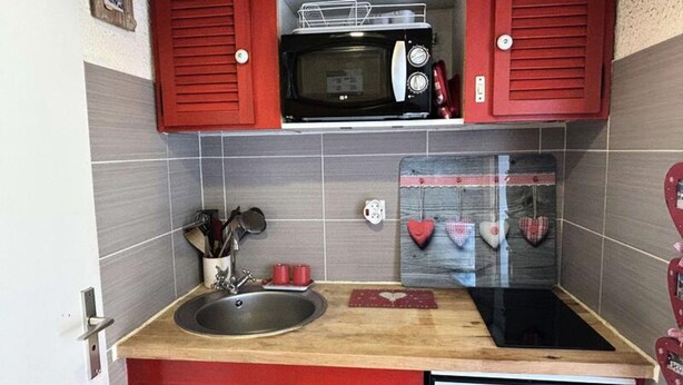 Kaffetrakter/tekoker, mikrobølgeovn, ovn og vannkoker