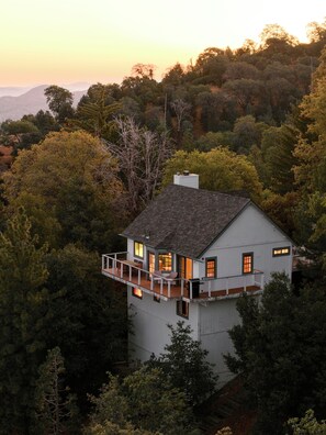 Exterior - UP and AWAY on Evergreen Lane (Lake Arrowhead)
