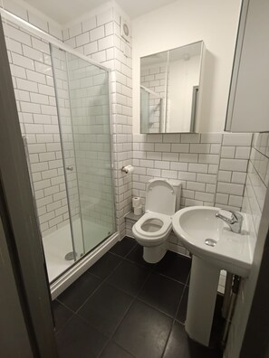 Hair dryer, towels - Open Mind Property - Spacious 2BR Flat City Views (Portsmouth)