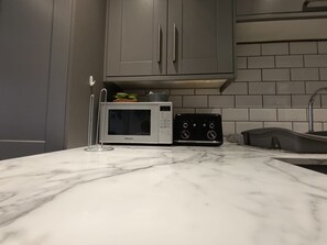 Interior - Open Mind Property - Spacious 2BR Flat City Views (Portsmouth)