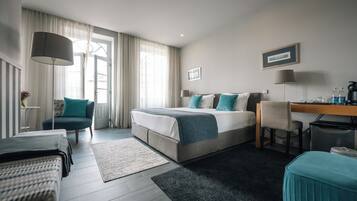 Suíte estúdio luxo, sacada, vista para a cidade | Wi-Fi de cortesia